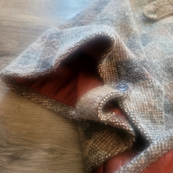 Antels Wool Cape - Picture 5 of 11